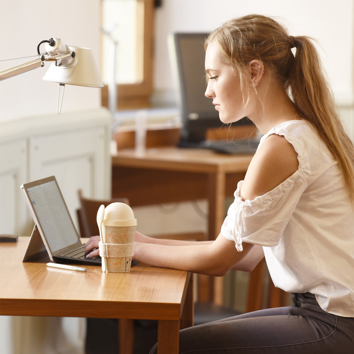 ebos Müsli-to-Go-Becher aus Bambus Kringel und Blüten, 500 ml