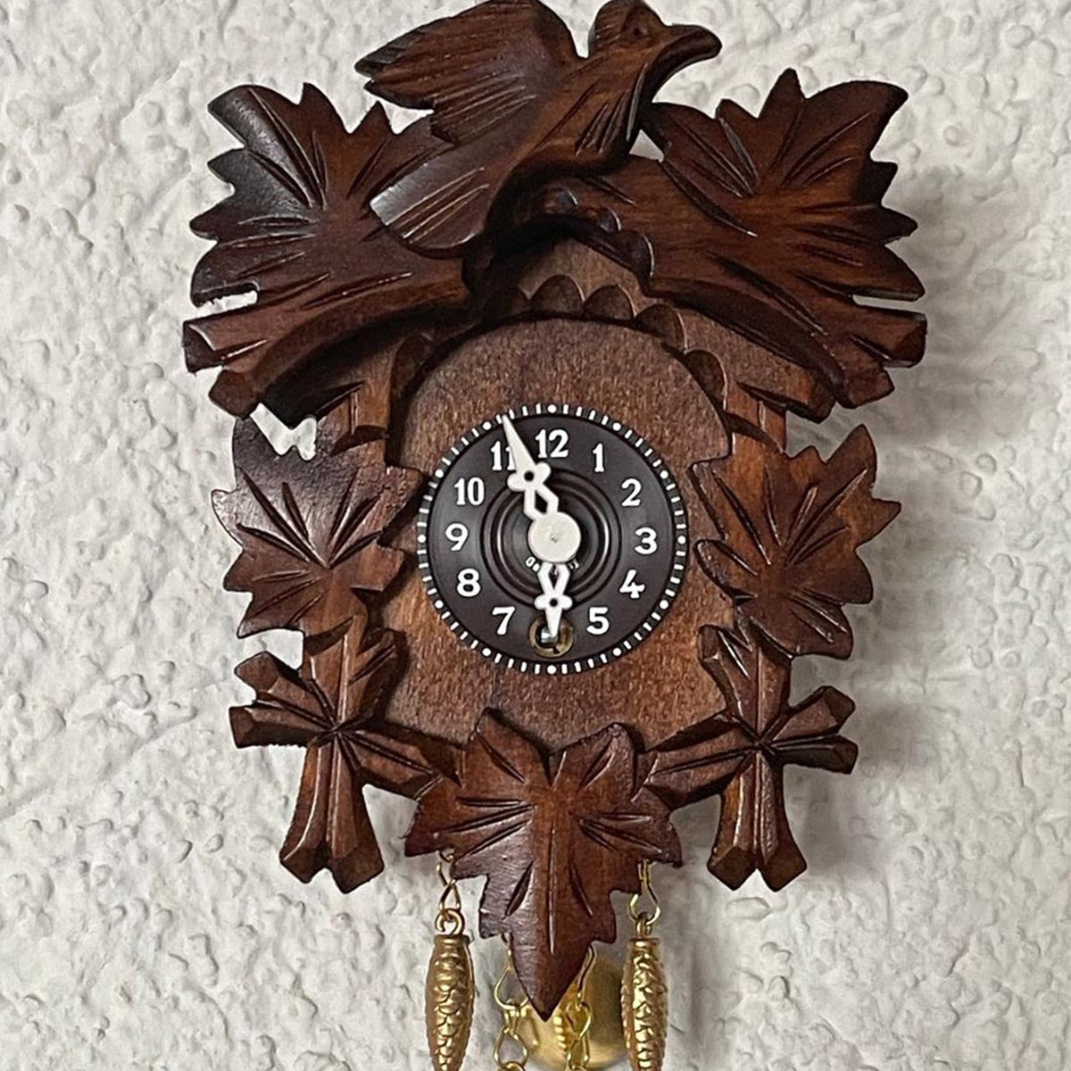 FeineHeimat original Schwarzwald Aufziehuhr Kuckucksuhr aus Holz Made in Germany