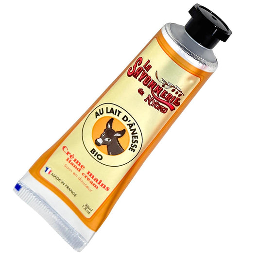 Rückseite der La Savonnerie de Nyons Seife in Metalldose mit Bio-Eselsmilch 100 g, mit Zutatenliste, Barcode und Herstellerangaben, handgefertigte Naturseife aus Frankreich.