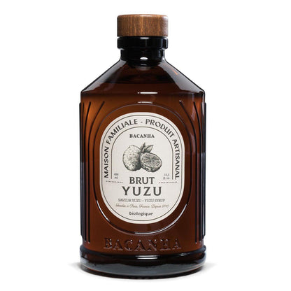 Rückansicht der 400ml Glasflasche Bacanha Bio-Yuzu-Sirup (Sirop Brut de Yuzu) mit Nährwerttabelle, Bio-Siegel und detaillierter Zutatenliste in Französisch und Englisch.
