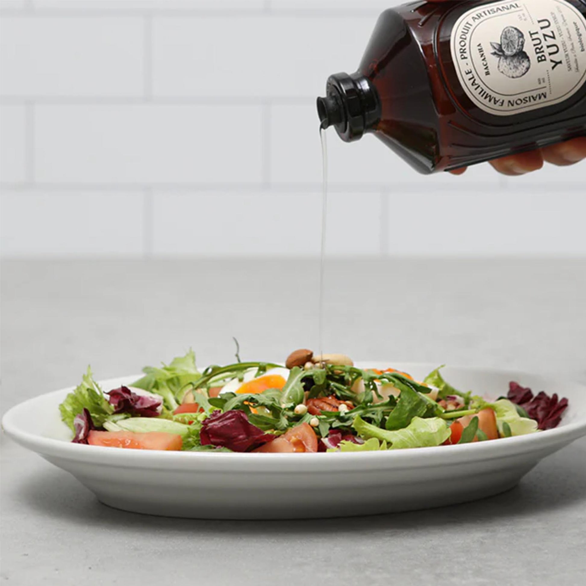 Bacanha Bio-Yuzu-Sirup (Sirop Brut de Yuzu) in der 400ml Design-Glasflasche – hochwertiger Bio-Sirup aus Frankreich mit Bio-Rohrzucker für Cocktails, Limonaden und Tee.