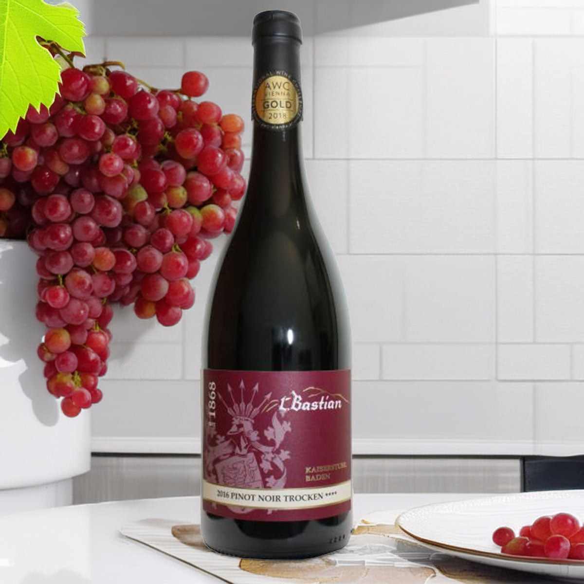 Weingut L. Bastian 2016 Pinot Noir trocken **** 0,75 Liter - 13,5 % vol