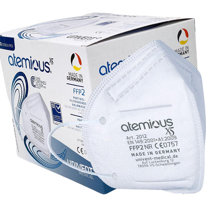 Seitliche Ansicht der atemious X5 FFP2-Atemschutzmaske an einer Person – zeigt die ergonomische Passform im Kinnbereich, die hohe Materialqualität des Komfort-Vlieses und die elastischen Ohrschlaufen.