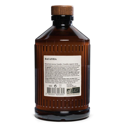 Rückansicht der 400ml Glasflasche Bacanha Bio-Vanille-Sirup (Sirop Brut de Vanille) mit Nährwerttabelle, Bio-Siegel und Zutatenliste in Französisch und Englisch.