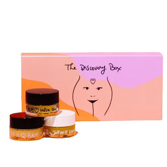 Baûbo The Discovery Box (3 x 15 ml) – Probierset mit drei Bio-Balsamen (Vulva Care, Q Balm, Infinite Balm) für die natürliche Ganzkörperpflege, inklusive farbenfroher Geschenkverpackung.