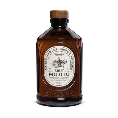 Bacanha Sirop Brut de Mojito Bio 400 ml, französischer Bio-Mojito-Sirup in brauner Glasflasche mit Holzverschluss, klassisches Etikett, freigestellt auf weißem Hintergrund