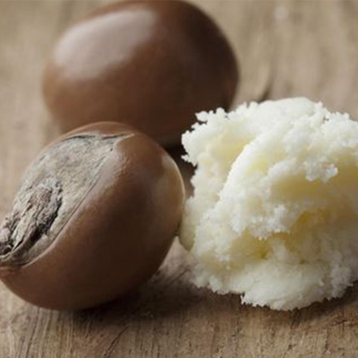 Le Petit Marseillais Pearly Body Lotion Sublimierendes Aprikosenöl, weiße Lilie und Perlmutt