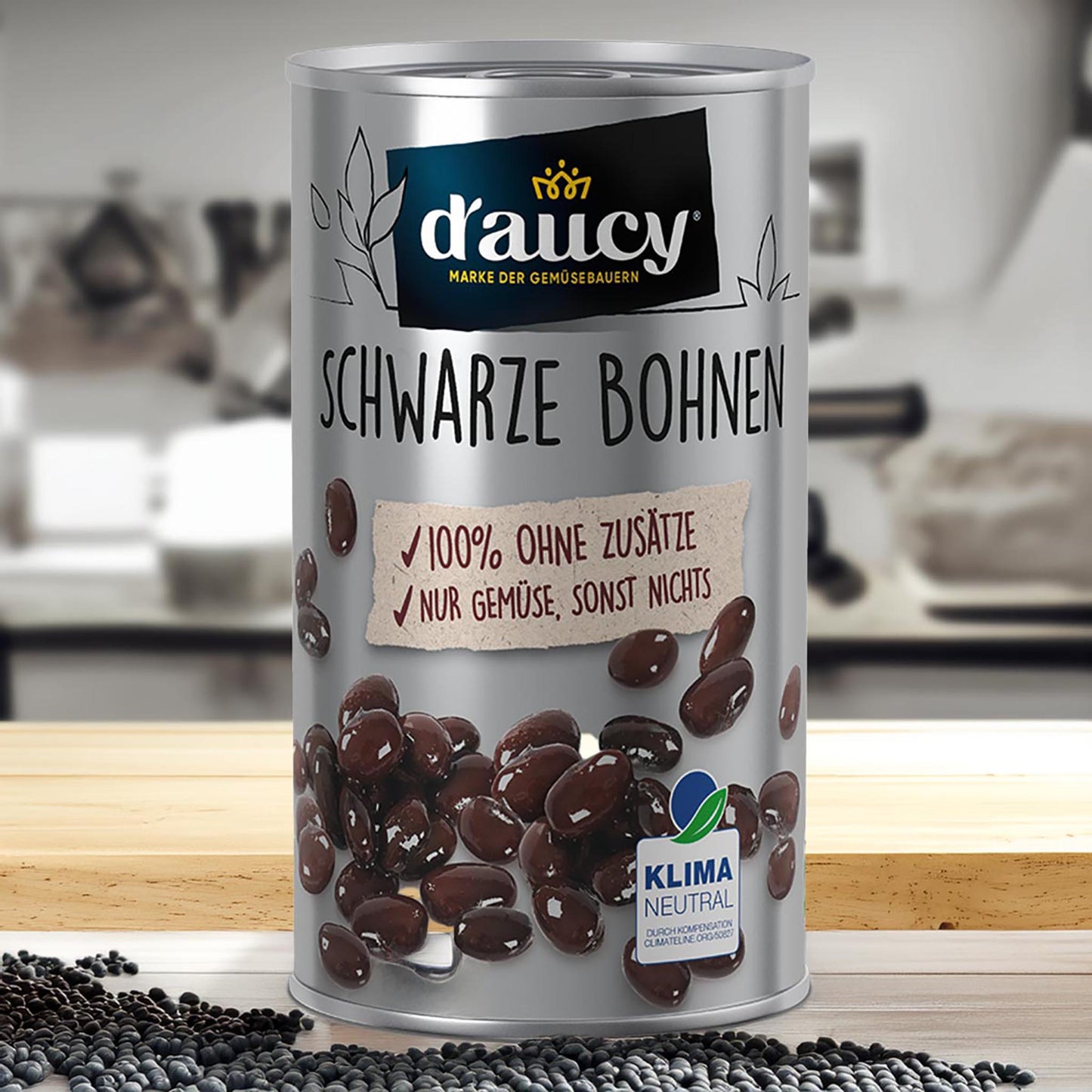 Dose ‚d’aucy Schwarze Bohnen‘ auf Holzoberfläche mit losen Bohnen – 100 % ohne Zusätze, klimaneutral produziert, rein pflanzlich