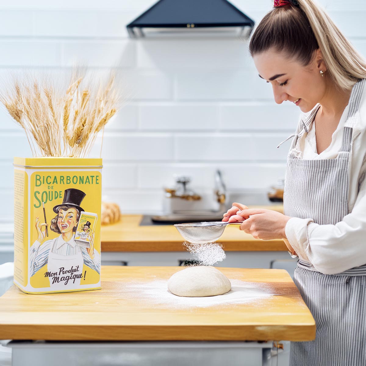 La Savonnerie De Nyons  in der Metalldose Bicarbonat / Backpulver Allzweckreiniger