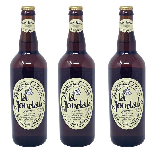 Drei 0,75-Liter-Flaschen La Goudale Bière Blonde à l’Ancienne – französisches Starkbier-Set (3 x 750 ml) mit 7,2 % Vol. Alkohol vor weißem Hintergrund.