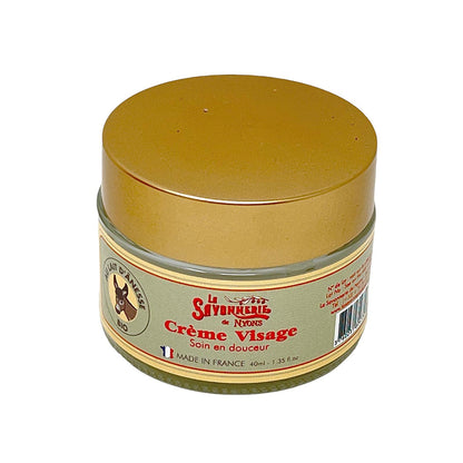 La Savonnerie de Nyons Bio Gesichtscreme mit Eselsmilch 40 ml, Vorderansicht des Cremetiegels mit Golddeckel, natürliche Gesichtspflege aus Frankreich, sanfte Pflege für empfindliche Haut auf weißem Hintergrund