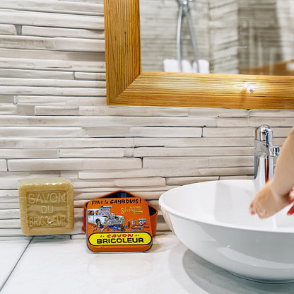 La Savonnerie De Nyons Seife in der Metalldose  Handwerker Seife 100 Gramm