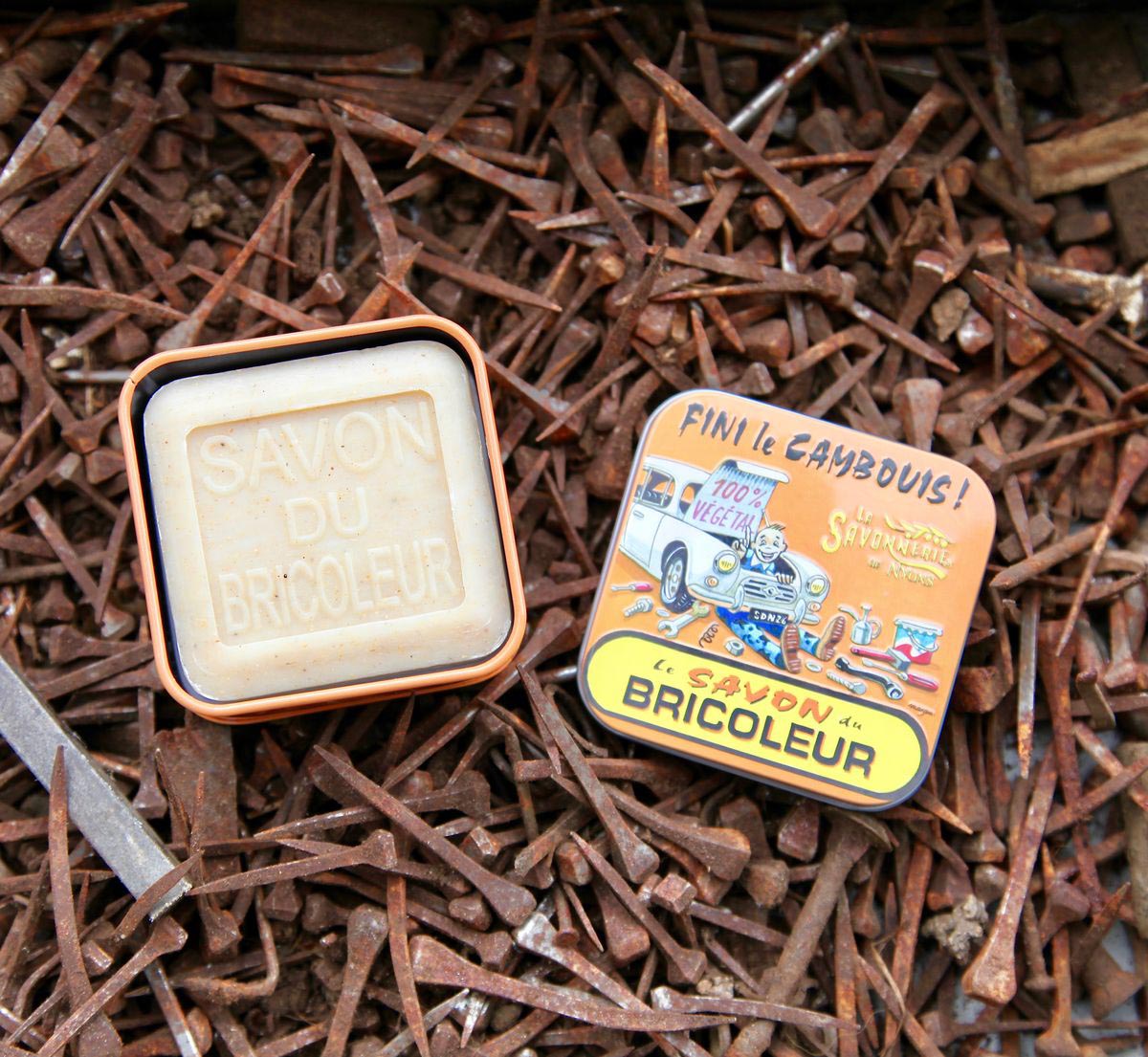 La Savonnerie De Nyons Seife in der Metalldose  Handwerker Seife 100 Gramm