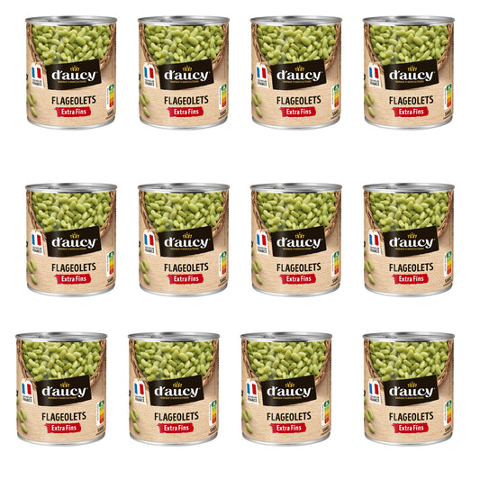 Mehrere Dosen d’aucy Flageolets extra fein in zwei Reihen angeordnet. Jede Dose zeigt die typische Verpackung mit grünen Bohnenkernen, schwarzem Logo und rotem Akzent „Extra Fins“.