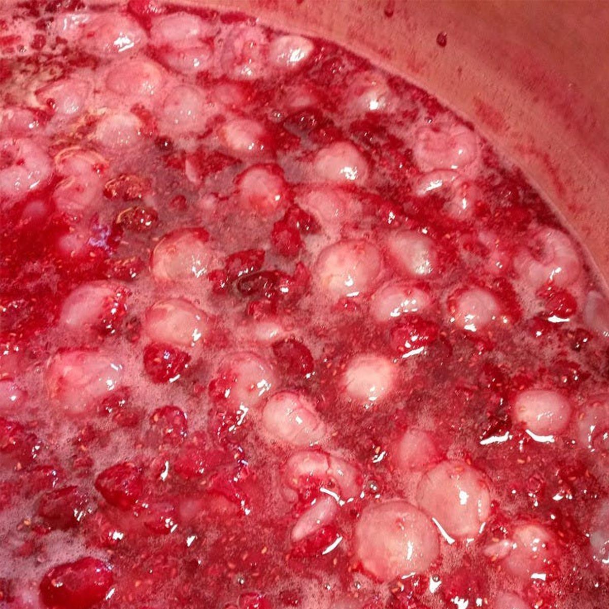 LES CONFITURES DE LA HOUBE Konfitüre mit Litchy und Himbeeren 220 Gramm