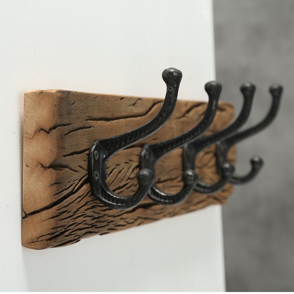 FeineHeimat Wandgarderobe Solea aus recyceltem Holz & Eisen, rustikaler Charme, 56 cm