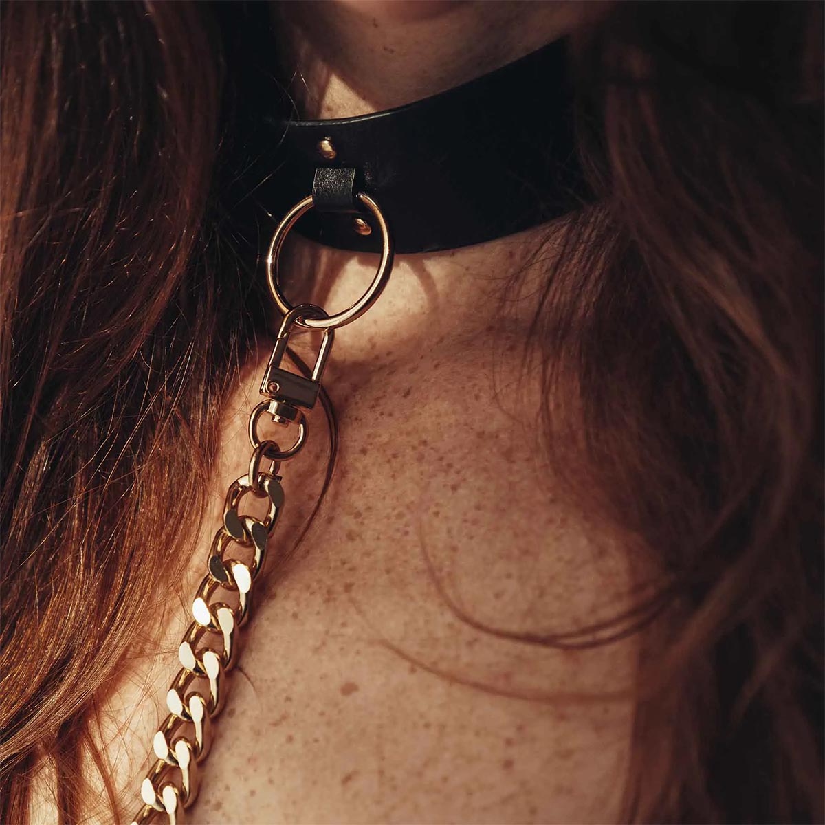 Bijoux Indiscrets Wide Choker Black: Luxuriöses Halsband und Leine aus Spanien