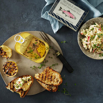 Erlesener Genuss: FANGST Rengbue ørred geräuchert in dänischem Rapsöl!