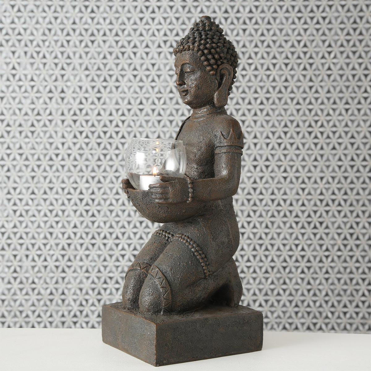 Erwecke Spiritualität im Garten: FeineHeimat Buddha Figur mit Windlicht, 44 cm